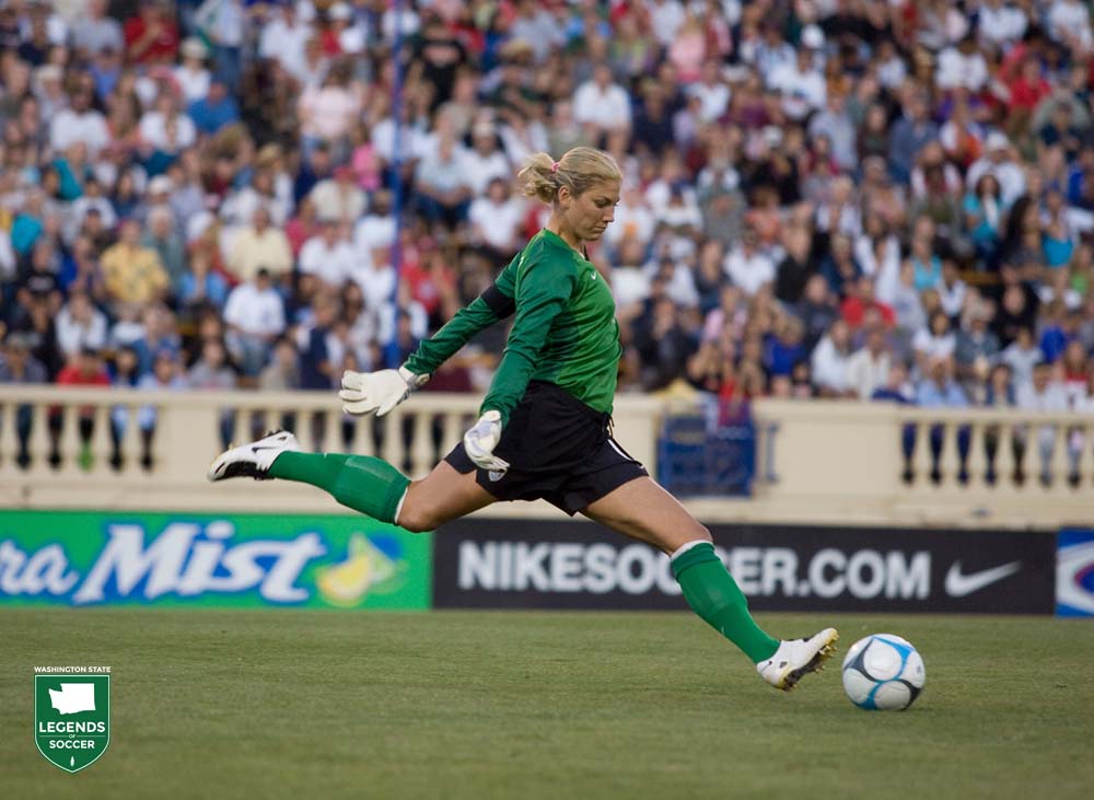 Hope Solo launches the ball upfield during the USA 4-1 win over Japan at San Jose in 2007. (Courtesy John Todd/ ISI Photos)