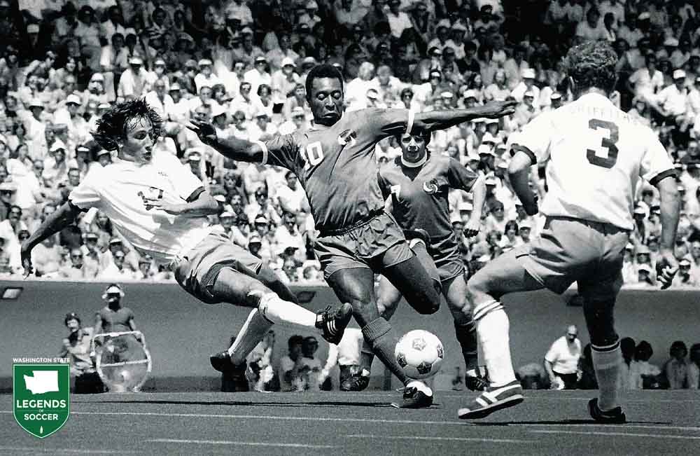 Sounders Dave Gillett (l) and Arfon Griffiths converge on Cosmos' Pele.