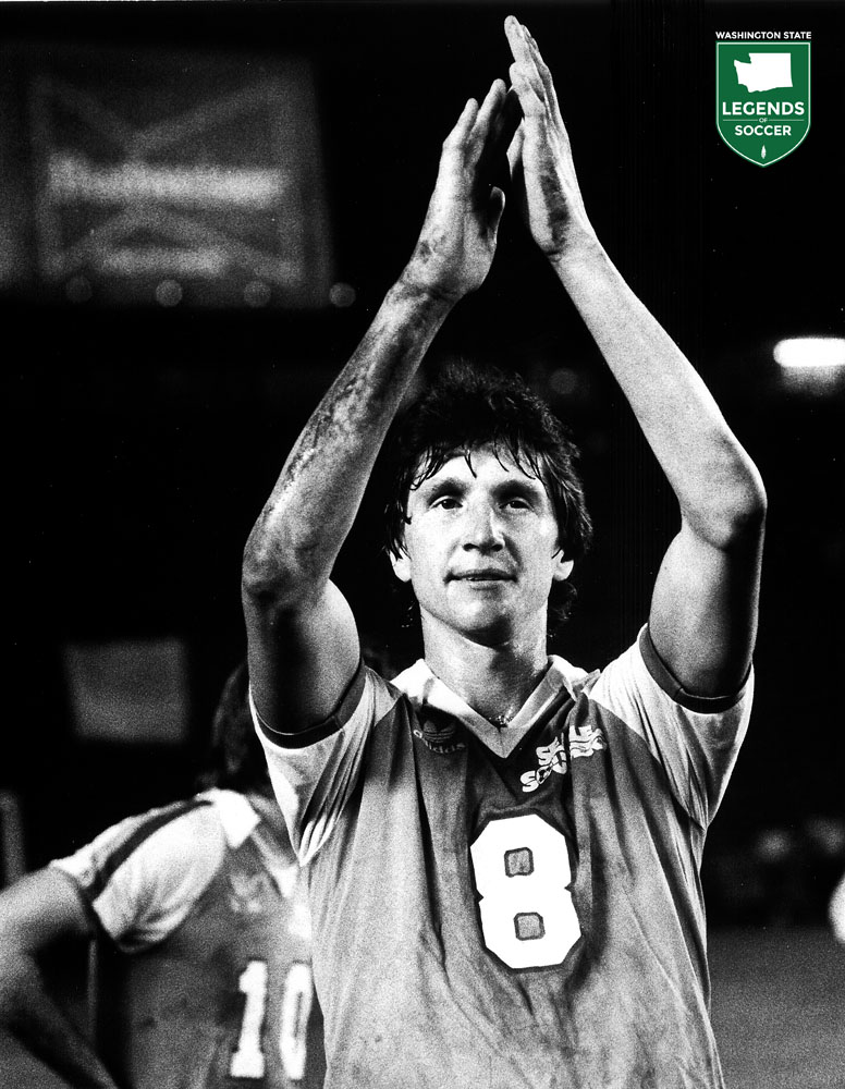 Sounders striker Roger Davies applauds the traveling fans following Soccer Bowl '82. (Frank MacDonald Collection)