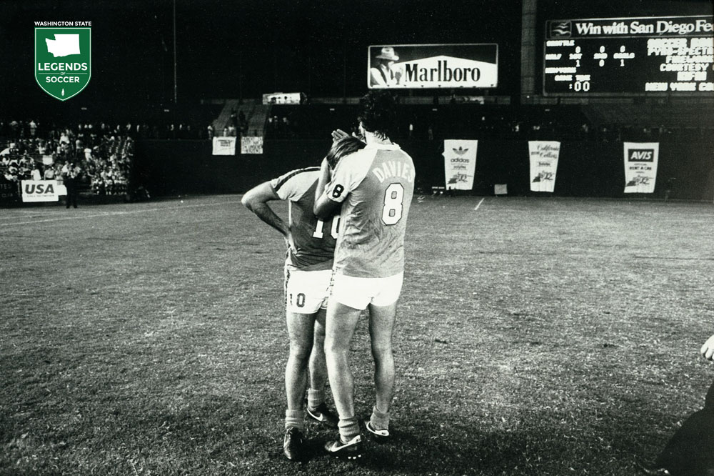 Roger Davies consoles Steve Daley following a 1-0 Sounders loss to the Cosmos in Soccer Bowl '82. (Frank MacDonald Collection)