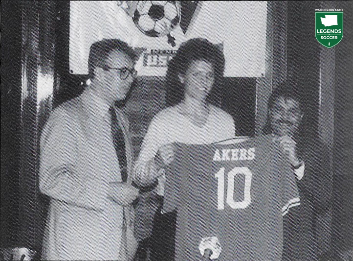 Michelle Akers (center) joins USISL president Francisco Marcos for the announcement of the new W-1 League. Akers commits to playing for the Tampa Bay Extreme. (Courtesy Soccer America)