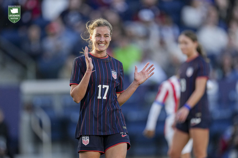 Reign midfielder Sally Menti reacts after a play during her USWNT debut game versus Paraguay at Carson, Ca.
(Robin Alam/ISI Photos)