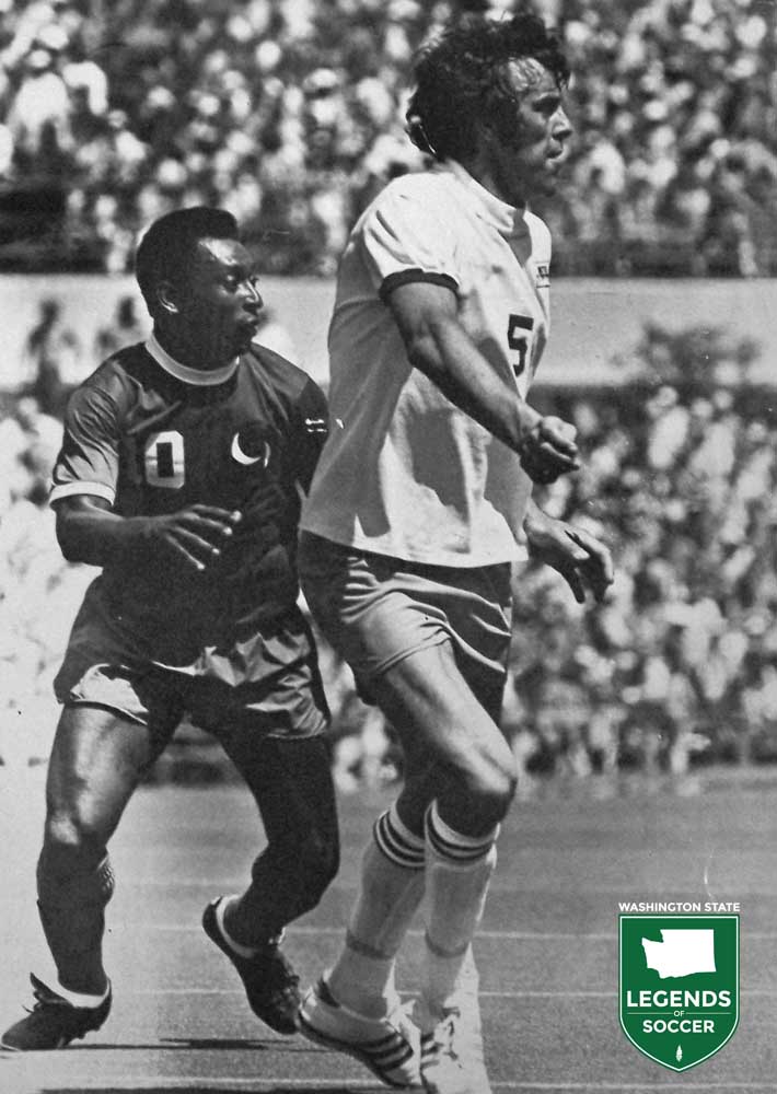 Pele and Mike England during the Cosmos' first Seattle visit.