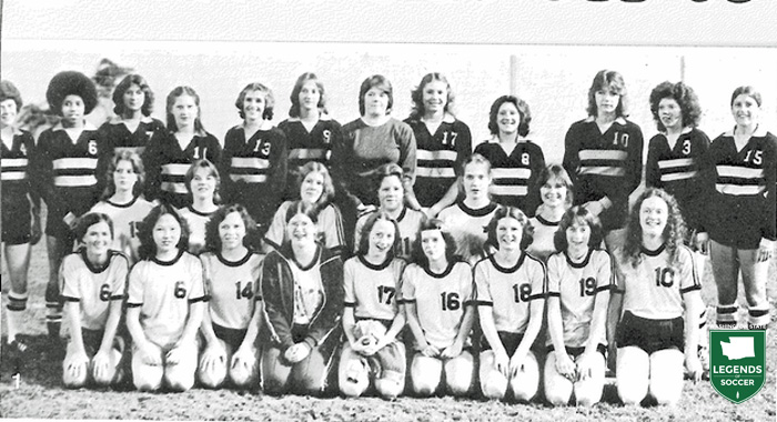 Inglemoor High School's first girls' varsity team, featuring Sharon McMurtry, third from right back row. (Courtesy Inglemoor High School)