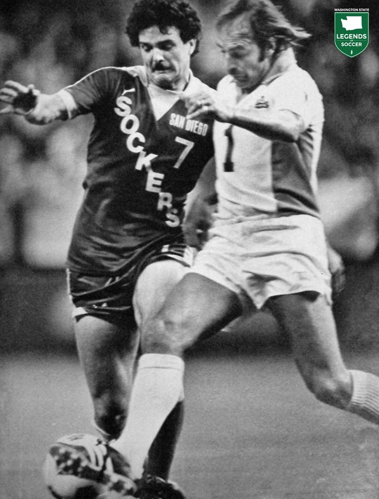 Ron Davies of Seattle and San Diego's Tony Donlic battle. (Frank MacDonald Collection)
