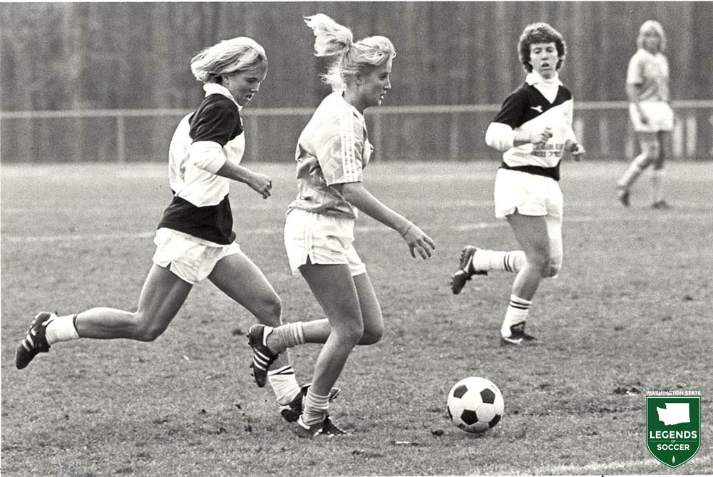 Shannon Higgins (center) led North Carolina to another NCAA title while winning the Hermann Trophy (Courtesy North Carolina Athletics).
